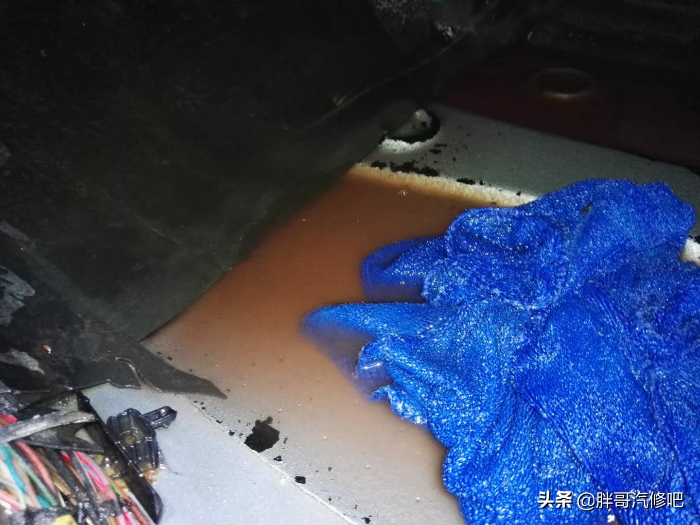 捷达暖风水箱爆裂，车里面能养“海豚”，顺便看看什么是黑心棉