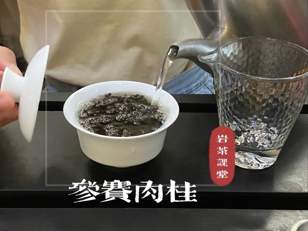 品味男人茶：白开水般的纯净与淡然