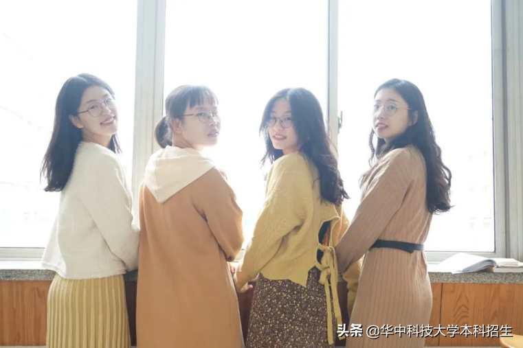 考入同所985！湖北“高颜值”4姐妹，获奖学金超8万，还是室友