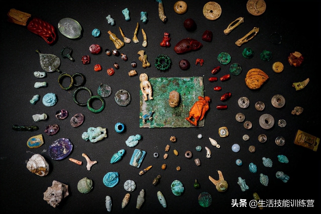 30件看上去像现代制作的文物