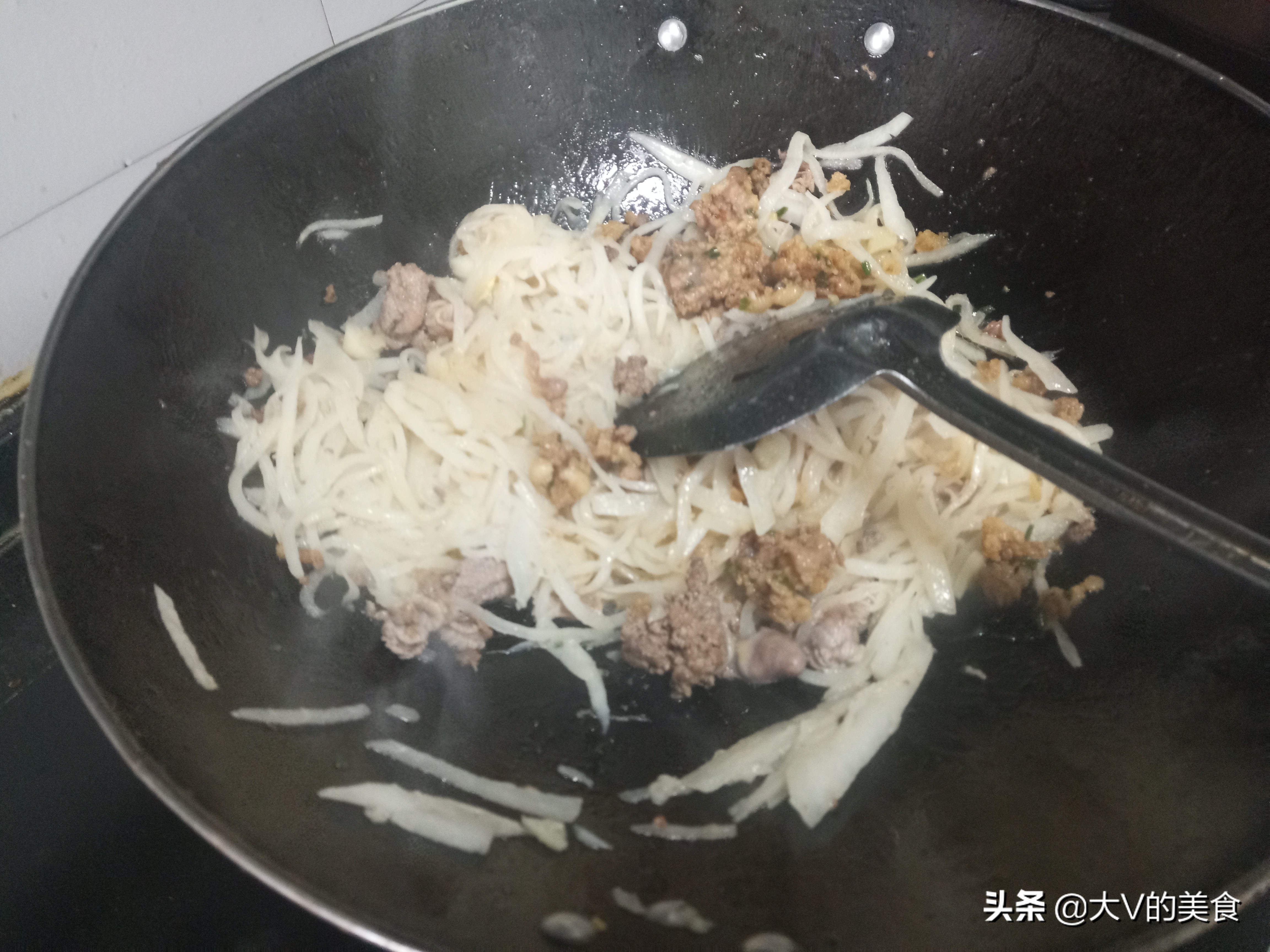 萝卜丝炒肉（分享炒萝卜丝炒肉的步骤和过程）