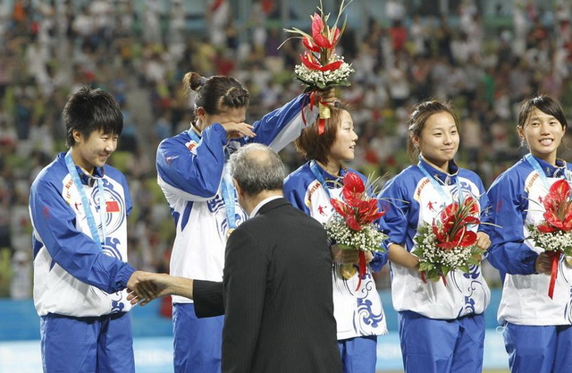 深圳大运会女足决赛(5场8球！中国女足32岁老将荣膺MVP，帮助球队时隔35年再次夺冠)