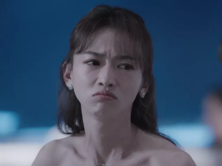 吴谨言新剧哭戏穿帮,泪痕一秒消失,挤不出眼泪干嚎演技遭群嘲