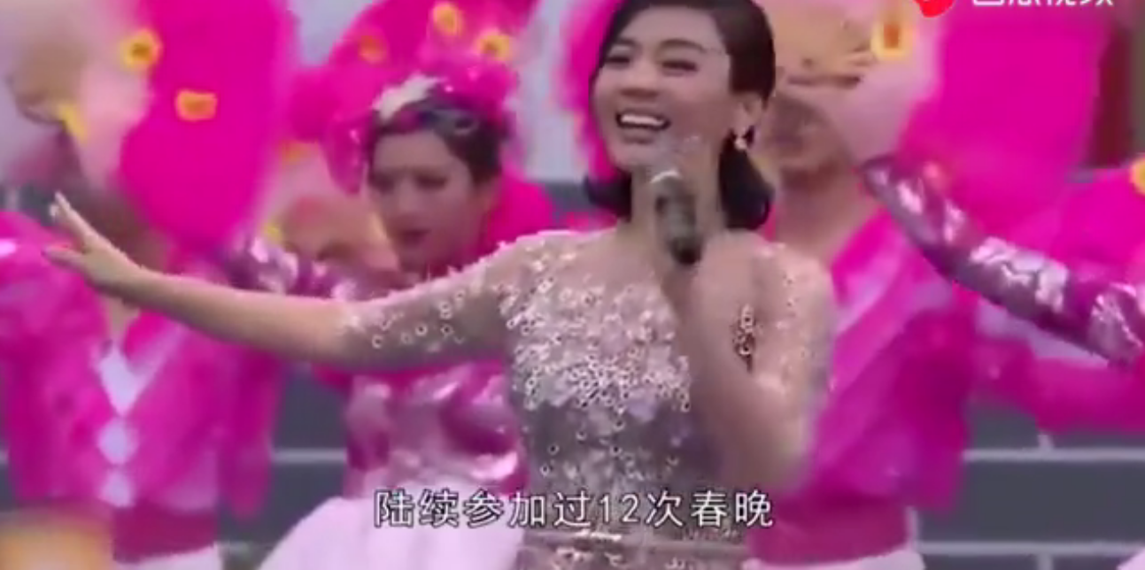 43岁享副师级待遇，经常带患抑郁症母亲工作，近况曝光她孝行被赞