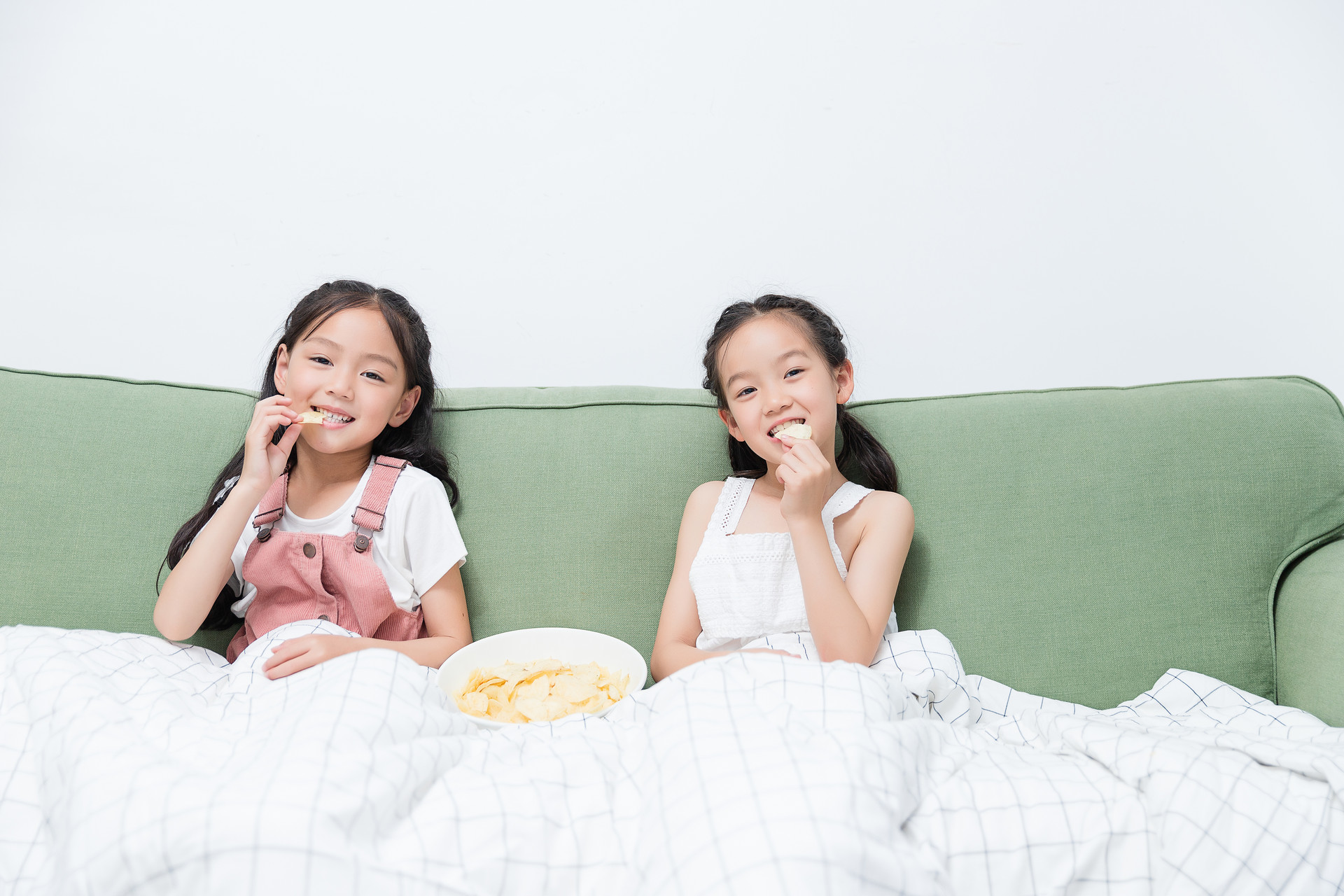 春天是长高黄金期，这些食物会“偷”走娃的身高，孩子爱吃也别买