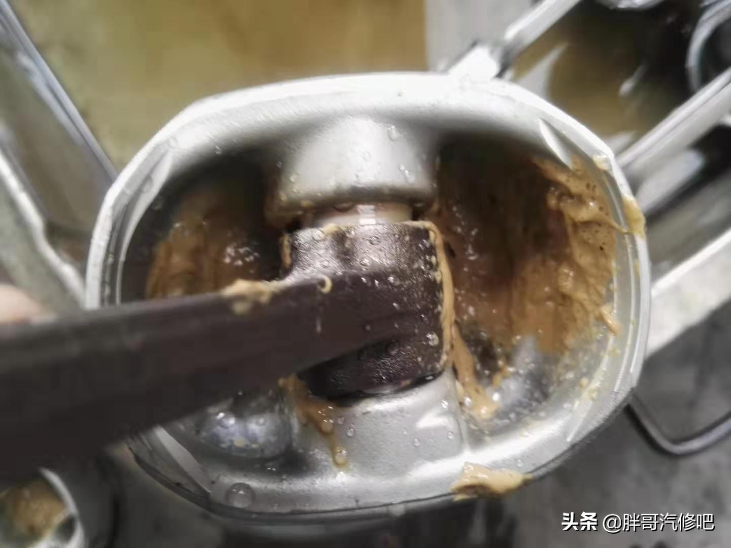 五菱宏光B12发动机，机油乳化水堵漏水，胖哥基本维修完毕