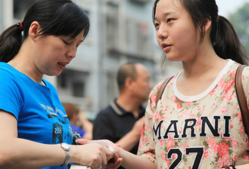 2021高考生迎来喜讯，录取分数线或降低，“捡漏”的好时机到来了