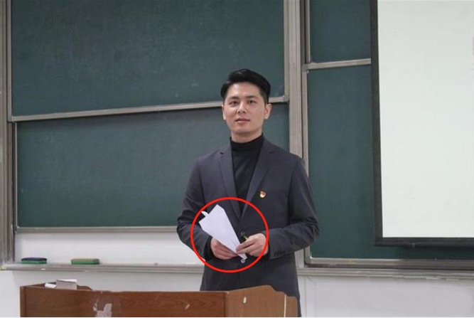 大学“随机”点名的方式走红，方式新颖效果明显，课堂气氛更活跃