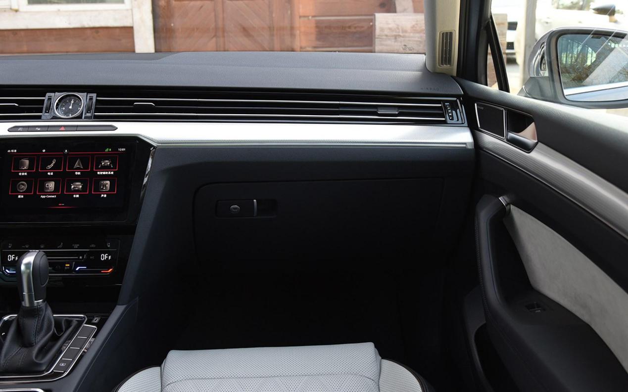 曾经的中型车销量冠军，现在优惠4-5万，大众迈腾还能买吗？