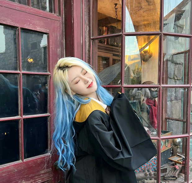 四川传媒学院“校花”走红，身材颜值不输明星，而且还如此优秀