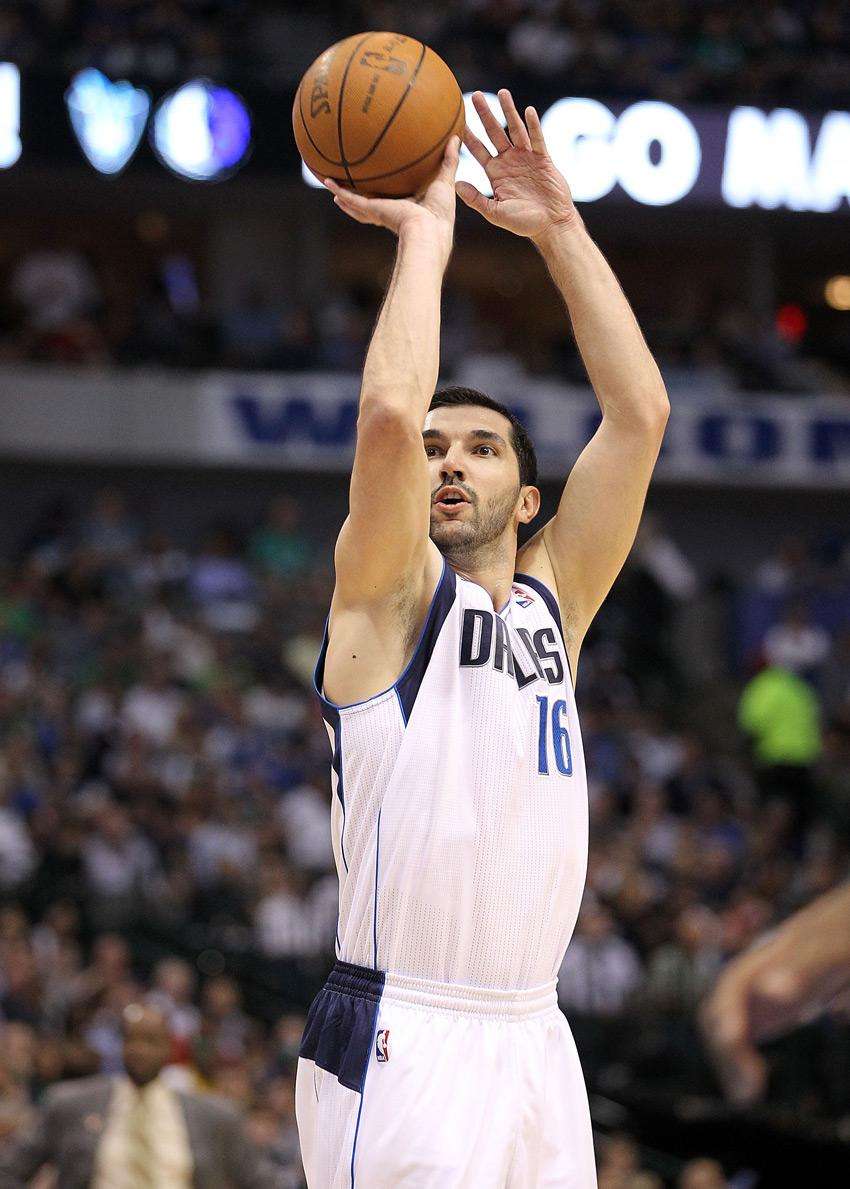 在第四场比赛中,特里,巴里亚甚至斯托亚科维奇三位替补联手轰下惊人的