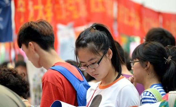 2021高考报志愿，适合女生选择的专业，就业率高收入也不低