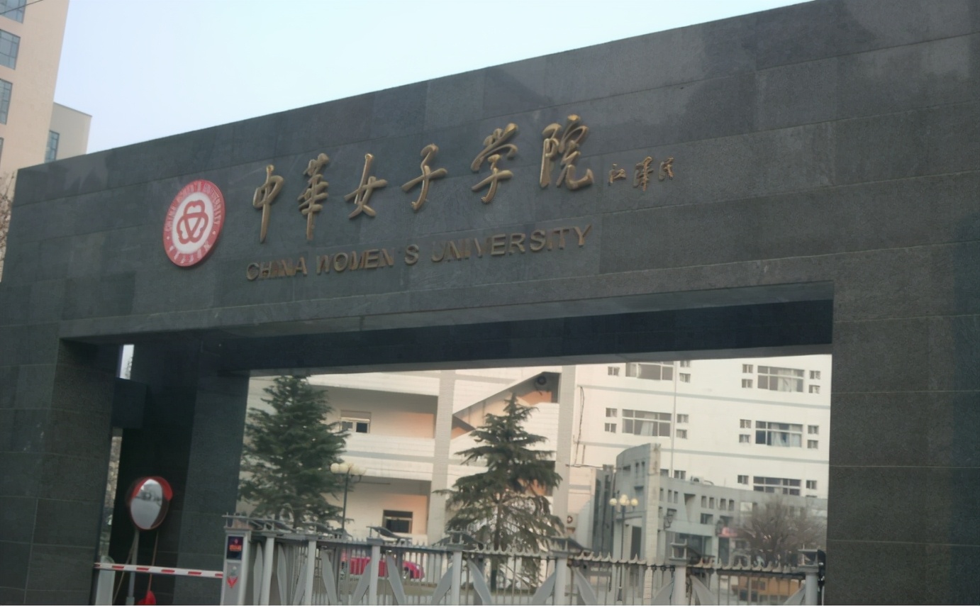 全班37人，仅有一位男生，36位“女神”陪读，网友：来到了女儿国