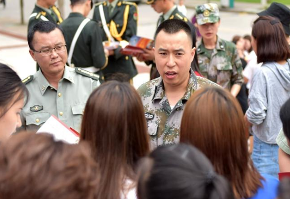 大学生参军入伍，退伍后有哪些待遇？“这些”优势学生要清楚