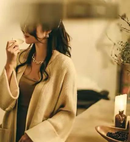 我妈结婚了，可是我不想恨她