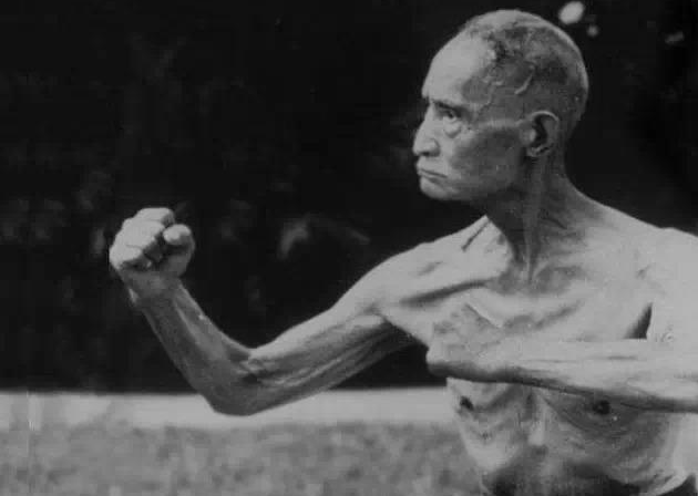 爱国武术家万籁声25岁成为武术大师还曾被授予少将军衔武术家万籁声