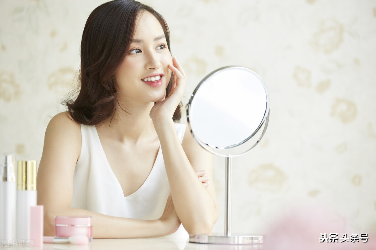 小学同学聚会：再见十年前的她，二十二岁就已经是孩子她妈