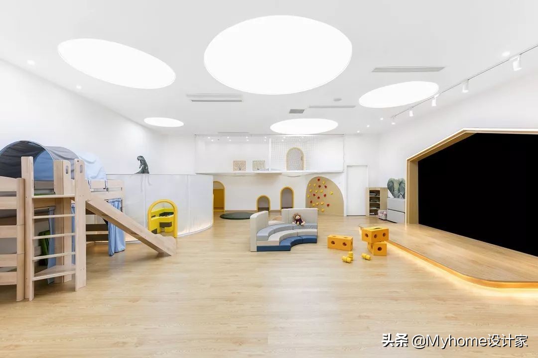 这面墙是孩子的游乐场，成人的玩具体验店，270㎡玩乐中学习
