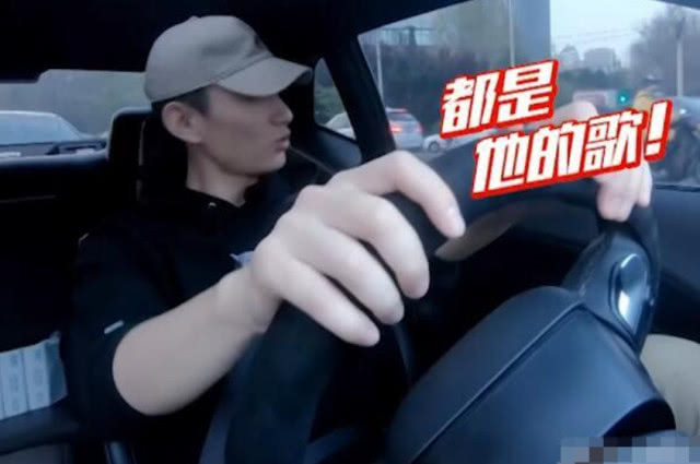 网传陈小纭歌单中的人疑是张睿，与陈小纭是同学，跟于小彤合作过