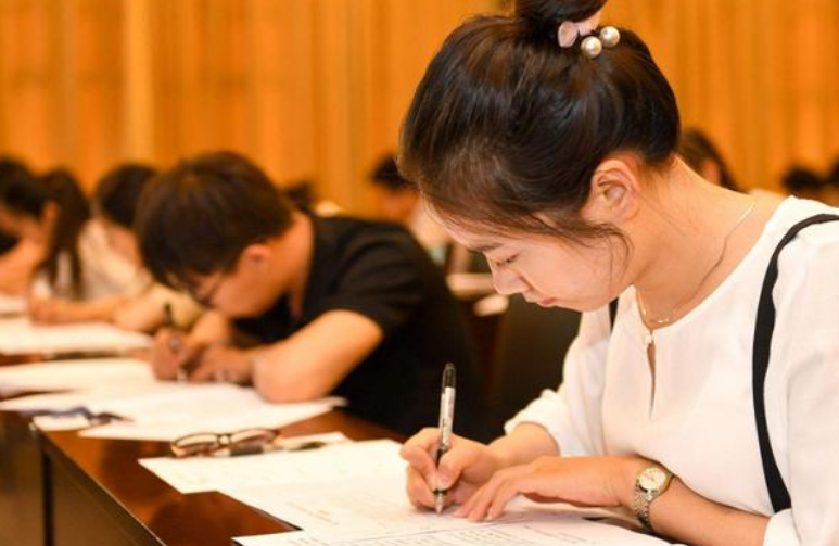 花140万出国留学，回国月收入4500，“海归”变“海带”值得吗？