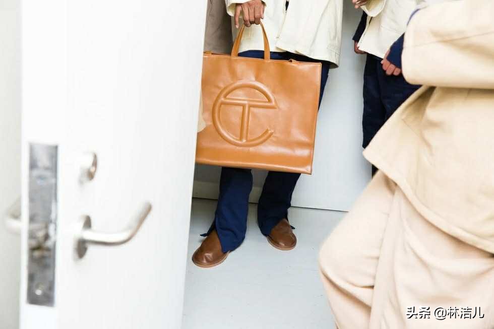 2020一季度最受欢迎时尚单品TOP10，Gucci裤袜上榜，BV枕头包夺冠