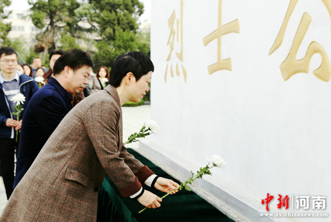 еһѧչ̤Ӣҡ־ԸǰС