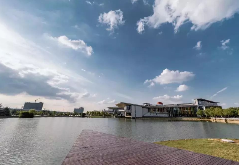 江苏省有一所大学，曾拒绝并入985高校，如今却身价“倍增”