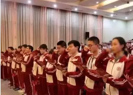 开学季！西安市52所中学校服大PK，比比谁家的最好看？