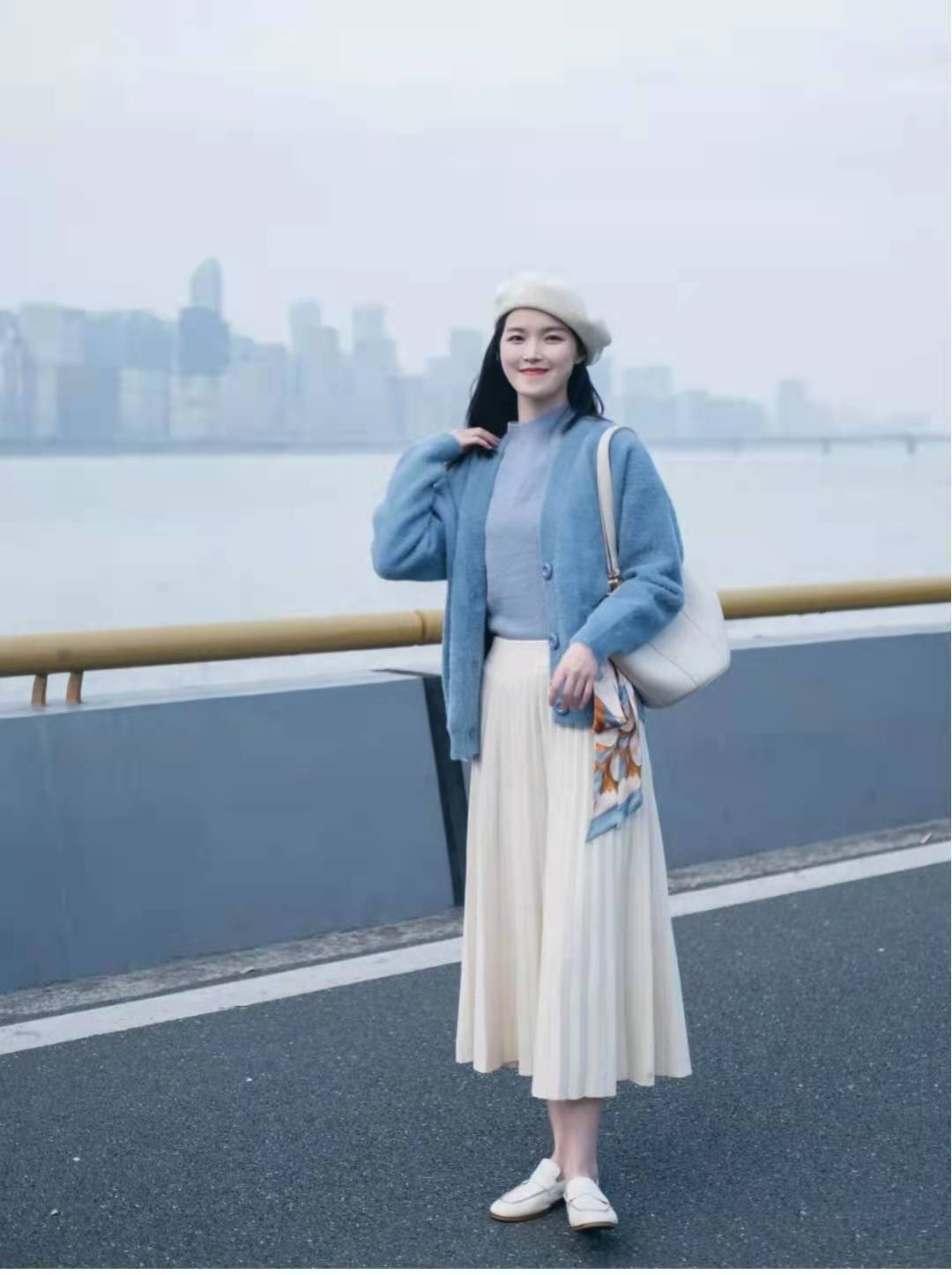 百褶裙搭配什么上衣最好看