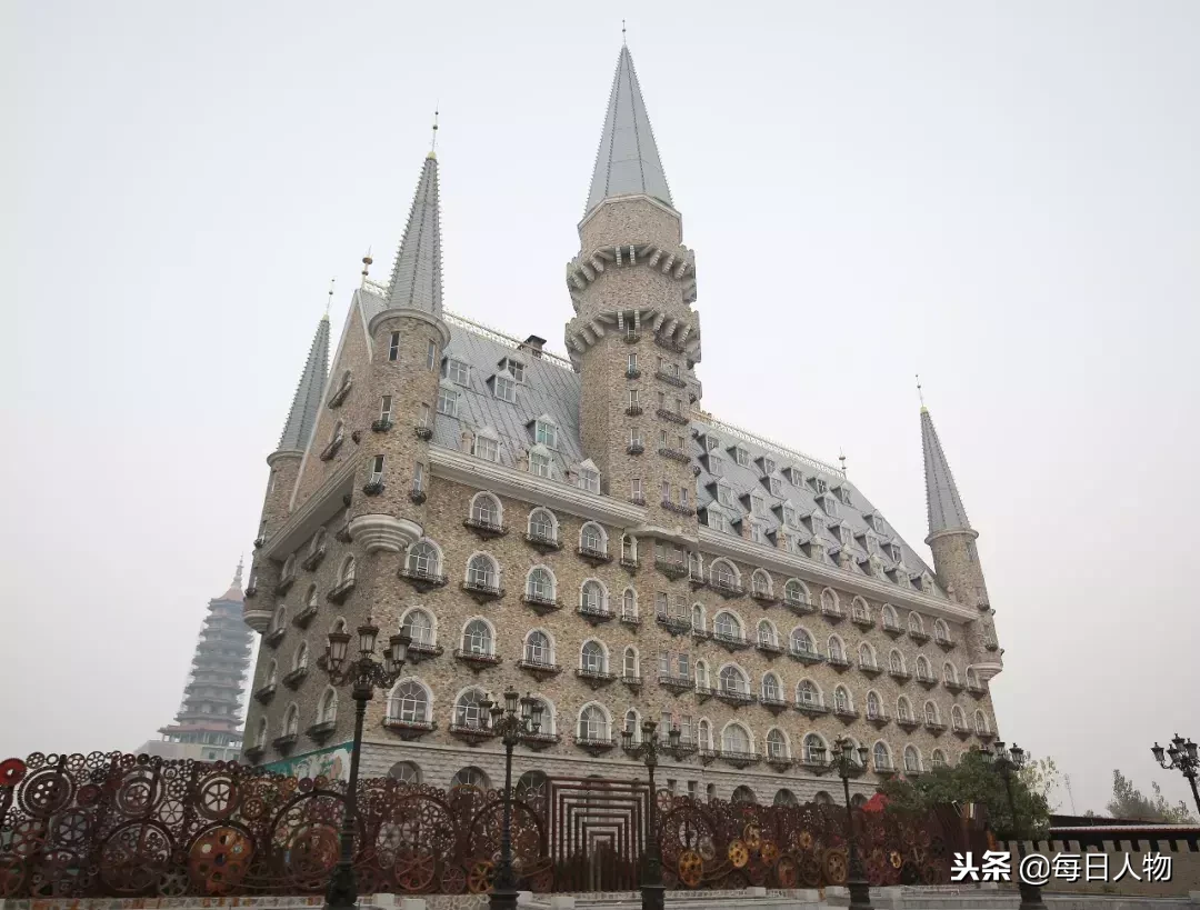 校园可以同时开拍哈利波特和还珠格格，中国最神奇的大学在哪里？