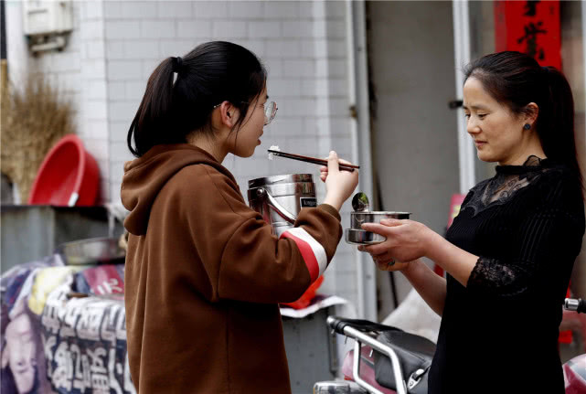 家有高考生，饮食不是小事，4样东西高考期间最好不要吃