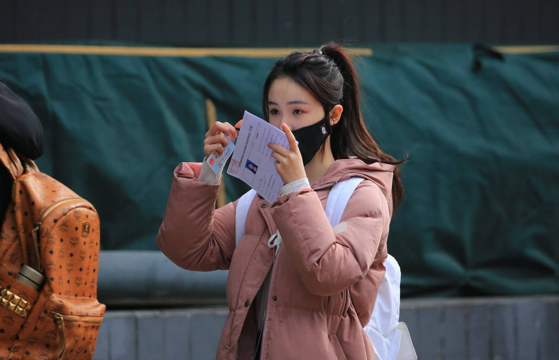 郑州艺考前10名学校（张子枫艺考成绩公布）