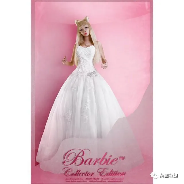 俄国美女从小被“圈养”！父母把她当活娃娃，丰胸细腰拍性感照