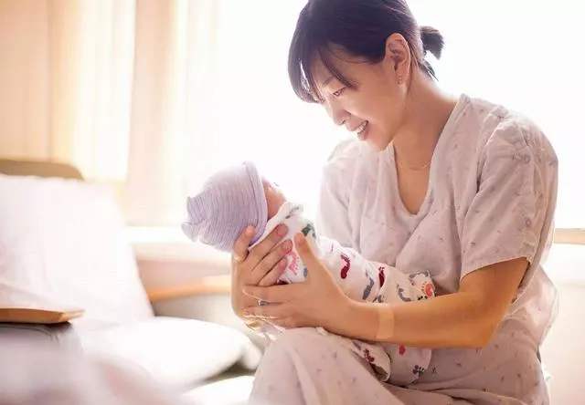 ​婴儿睡眠中笑或哭都是因为在做梦？心理学家：婴儿梦非成人梦