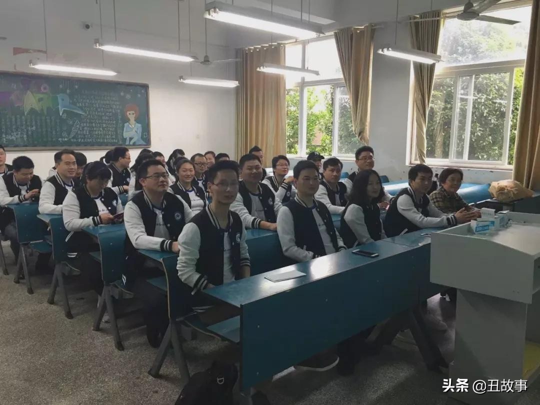 和大学同学挤在阁楼上睡了一晚，我的人生就被改变了