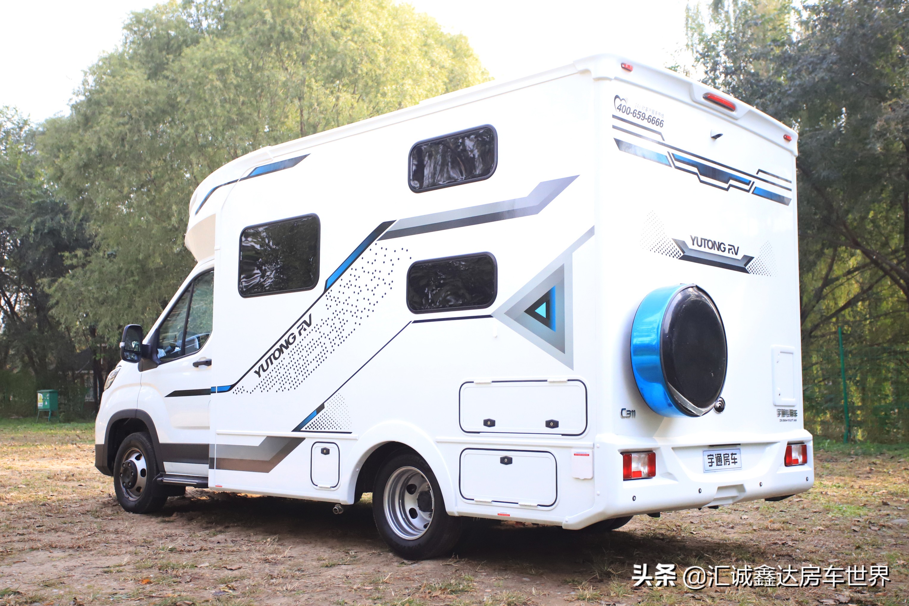 宇通新款4人版小顶房车上市!动力强配置高,内外全新设计,c照开