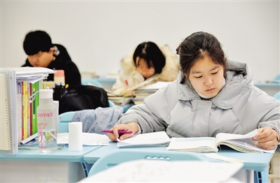 武汉大学一学生坠楼身亡，疑似考研发挥失常，大家觉得值得吗？