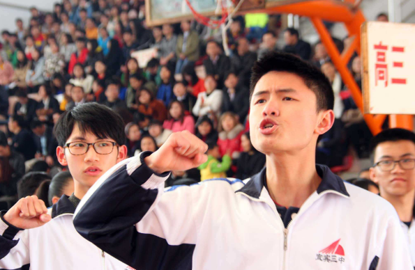 奶奶的“神预测”，梦见孙子的高考成绩是666分，最终考了多少分