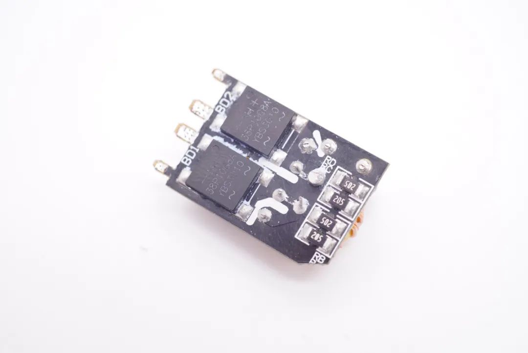 全新设计，突破体积极限，拆解国产控制器65W氮化镓快充