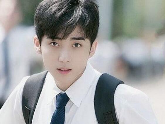 24岁“高龄”参加素人选秀，3年后出圈，2019年是肖战霸屏的一年