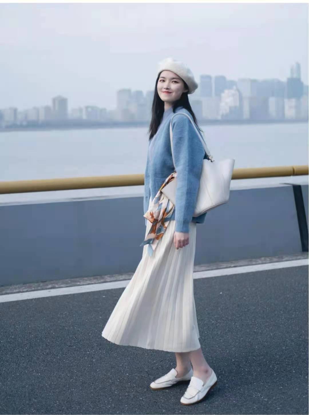 百褶裙搭配什么上衣 短款百褶裙的10种搭配方法-诚智百科网