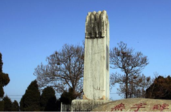 村民在石缝捡到宝贝，文物贩子开出5万高价，足以买套四合院