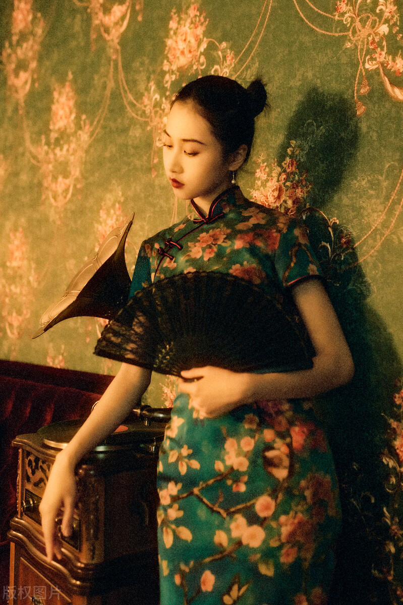 心静如水，写意心灵，诗泉流淌在岁月深处，叮咚出诗意的清音