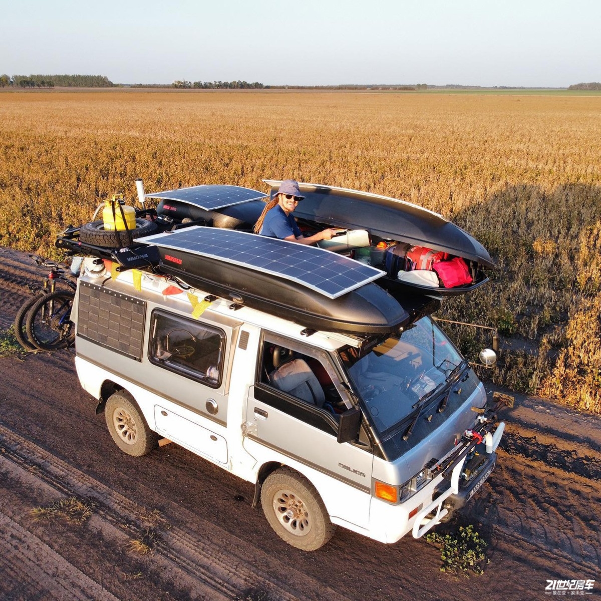 小伙买8手三菱得利卡改成房车!和女友过上了让人羡慕的生活