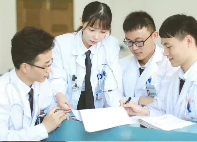 全国“医学院”排名出炉，榜首蝉联3年纪录，北大医学部又差一点
