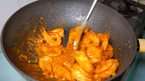 才知道，油焖大虾做法这么简单，一碗调料汁就能搞定，鲜香味美