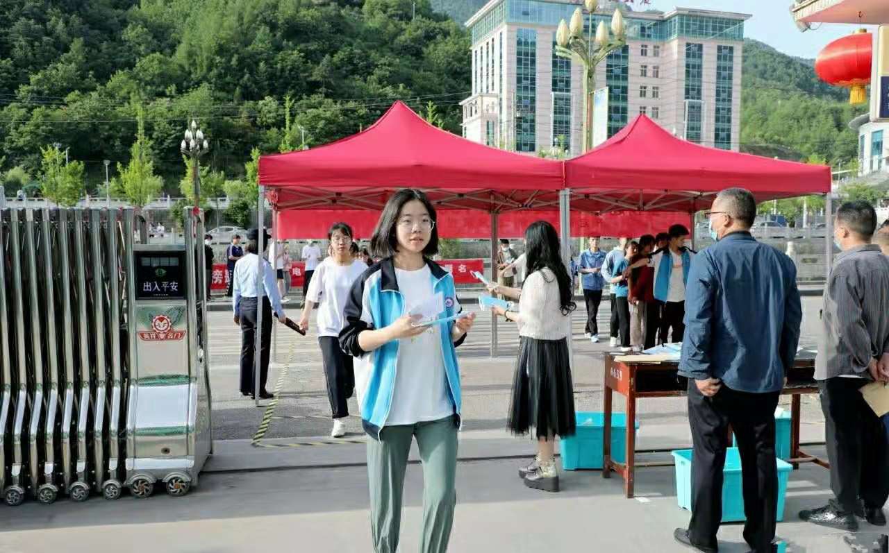 北京考生提前30分钟交卷，还口出狂言，引发网友吐槽