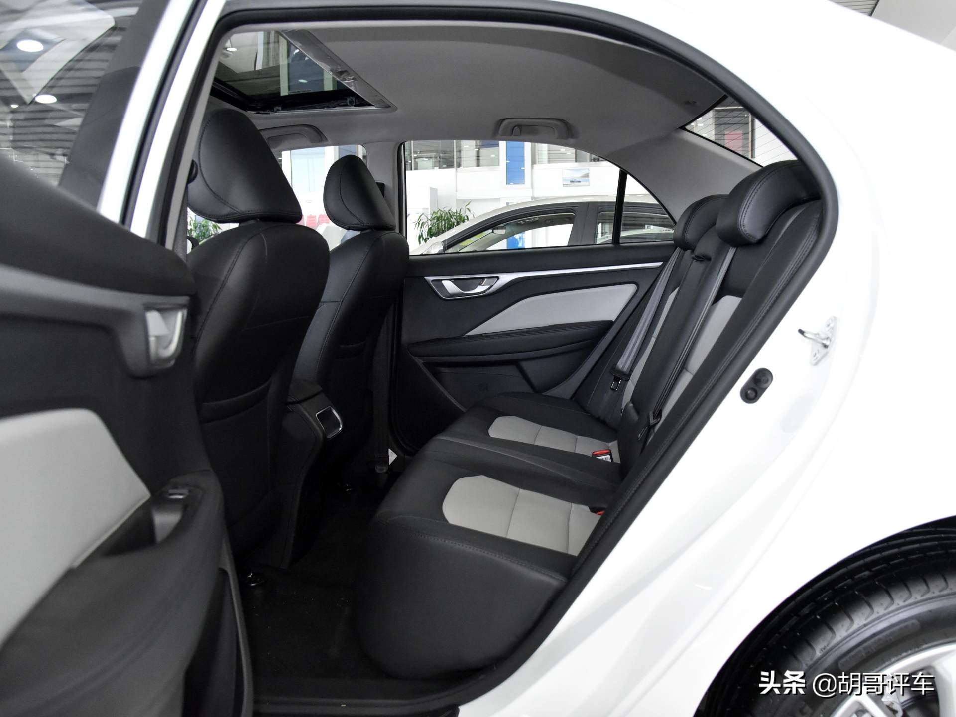 家用好车，性价比天花板，省油又省心 实拍远景