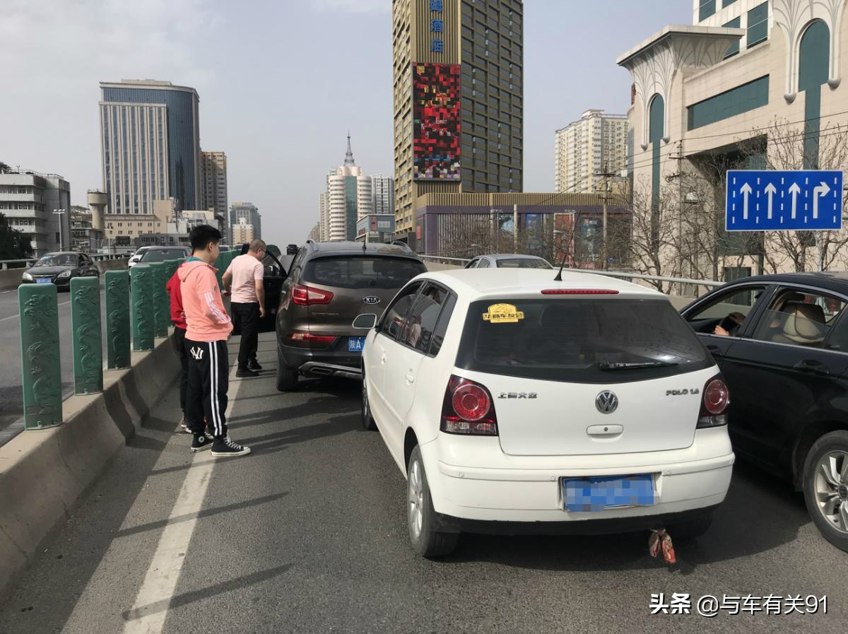 小剐蹭走保险划算还是自己修划算？给你算笔账就明白了，套路很多