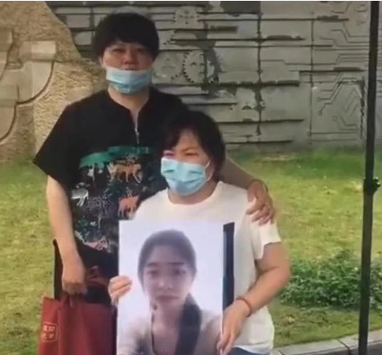 浙江这所大学招生遇冷，有专业位次下降1万多，或与黑人外教有关